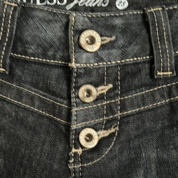 Guess capri distress dark wash jeans with zipper bottom - Picture 6 of 8